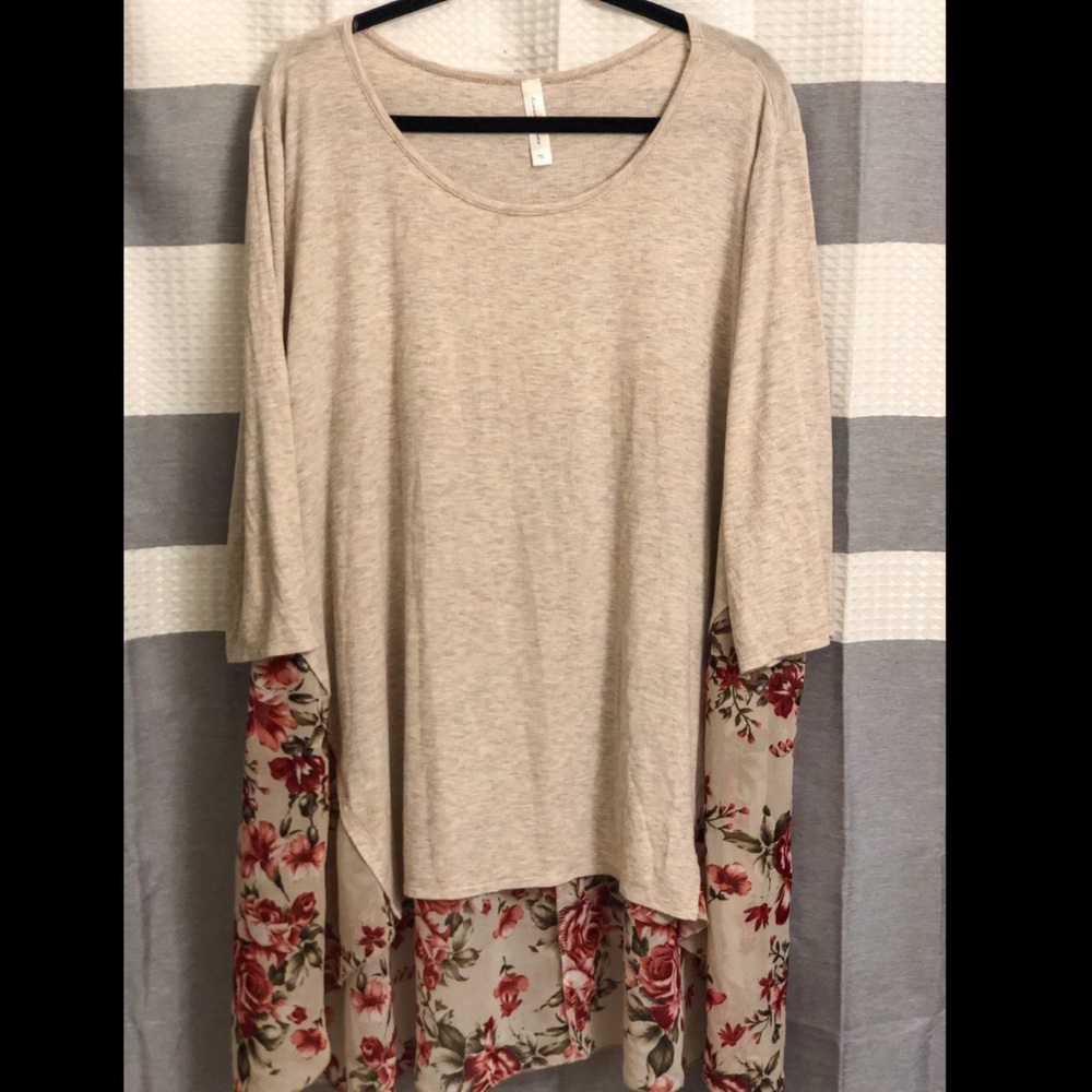 Discount Divas Floral Tunic